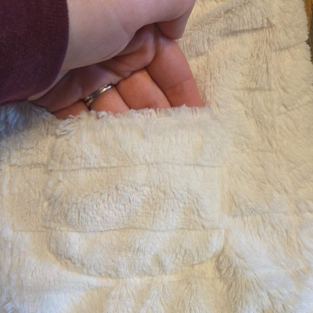 Girls White Faux Fur Hooded Vest (4T) - Picture 8 of 8